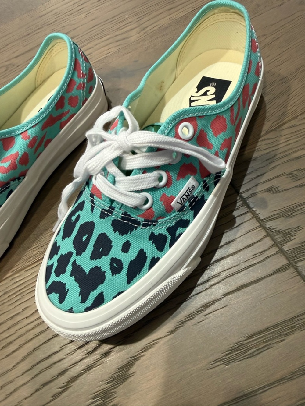 Vans Leopard Print Low Top Sneakers in Teal, Pink & Black New Womens 6 - Picture 3 of 6